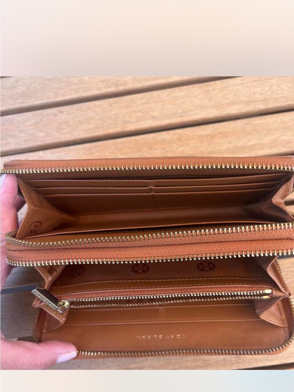 Tory Burch Saffiano Zip-Around Wallet in Cognac with Gold Logo - Picture 4 of 5